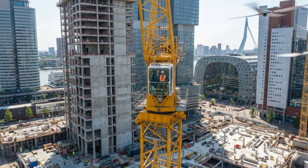 Man zit in een kraan