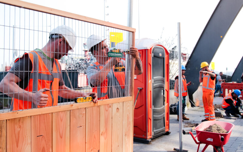 Banen in de bouw en techniek zonder diploma: wat verdien je in 2026?